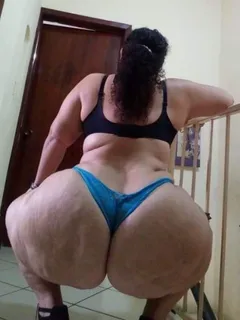 bbw squatting with her huge ass