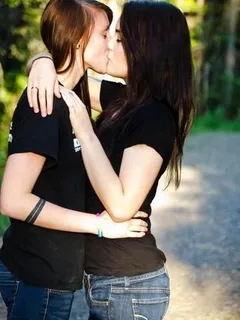 lesbians in black top and jean kissing