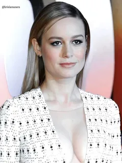 brie larson cleavage