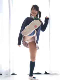 Aki Hinomoto in All Gravure set Upskirt Tease