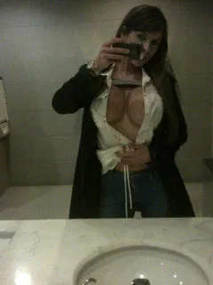 mary rice boyette takes a selfshot in the mirror for her friends like you itsekuvatut perseet billy ylilauta - sgb asz zxzx