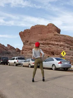 Hilary Craig in Zishy set At Red Rocks