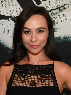 danielle harris -6/77 -5'0''- "the neighbor"- premiere in las vegas - 8-25-2016 - cunnilingus! -yum! yum!