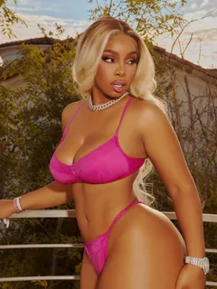 lightskinkeisha in pink bra and panties