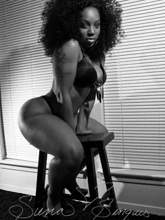 thick black girl: ooh those thighs!