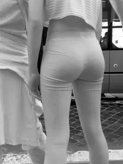 visible panties under tight leggings img 5/5