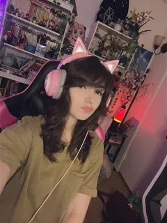 kaitlin witcher (streamer) - pouty lips