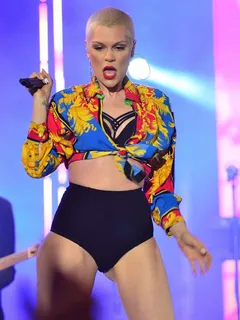 jessie j sexy perfroms on a stage