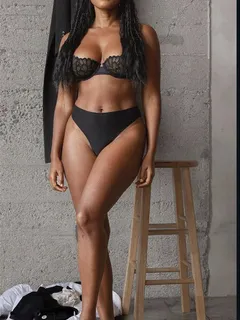 janelle monae looking cute in her bra and panties