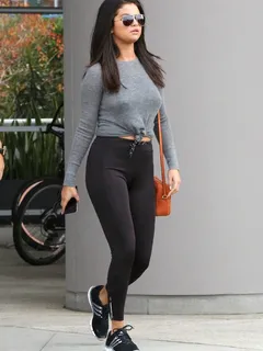 selena gomez braless nipples pokies