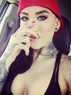 genevieve zitricki is a goth babe in a car with big large beautiful black eyelashes lash antinas in her eyes - sgb