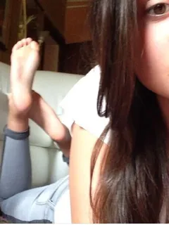 italian teen feet and face selfie