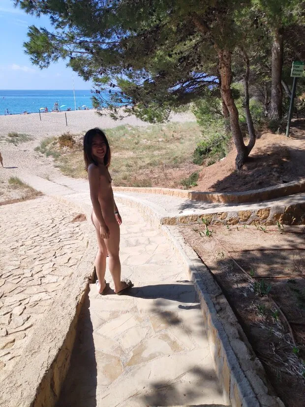 sexy chinese walking naked to the beach