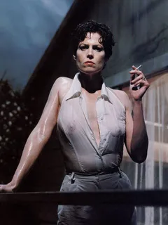 sigourney weaver showing her nipples through a wet blouse