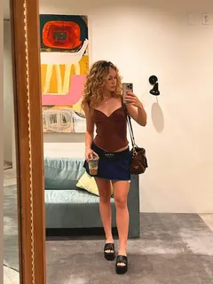 brec bassinger taking her selfie pic for her loyal fans on twitter & then heading out on the town pic!