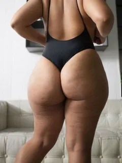 somebodys wife got a yummy wide ass!