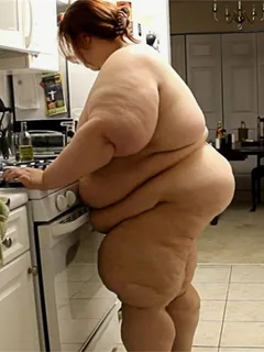 omg! i could spend hours in the kitchen with her! look at her arm! mmmmm!