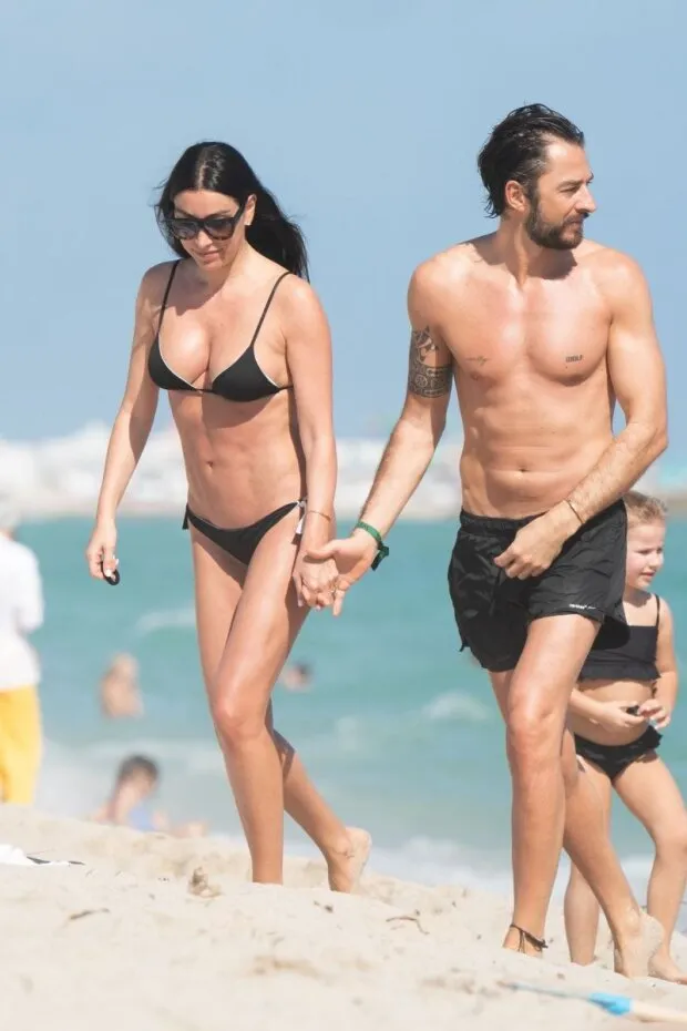 giorgia gabriele in a sexy little black bikini showing off her perfect model body and nice cleavage seen by paparazzi at the beach in miami.