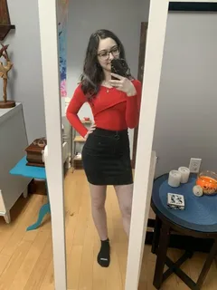 cute teen mirror selfie red top black skirt