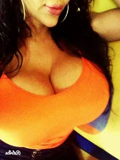 bimbo cleavage giant non-nude tits to cleave the cleavage  of the huge breasted giant hits of tits to fall of the orange domino por- sgb gbb