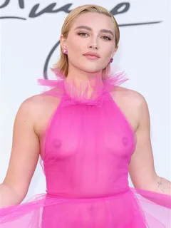 florence pugh tits