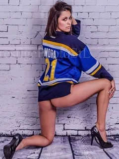 sexy booty chick