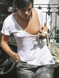 lily allen upskirt and oops photos