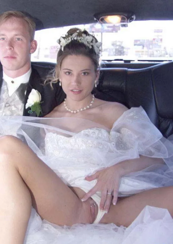 bride spreading in limo