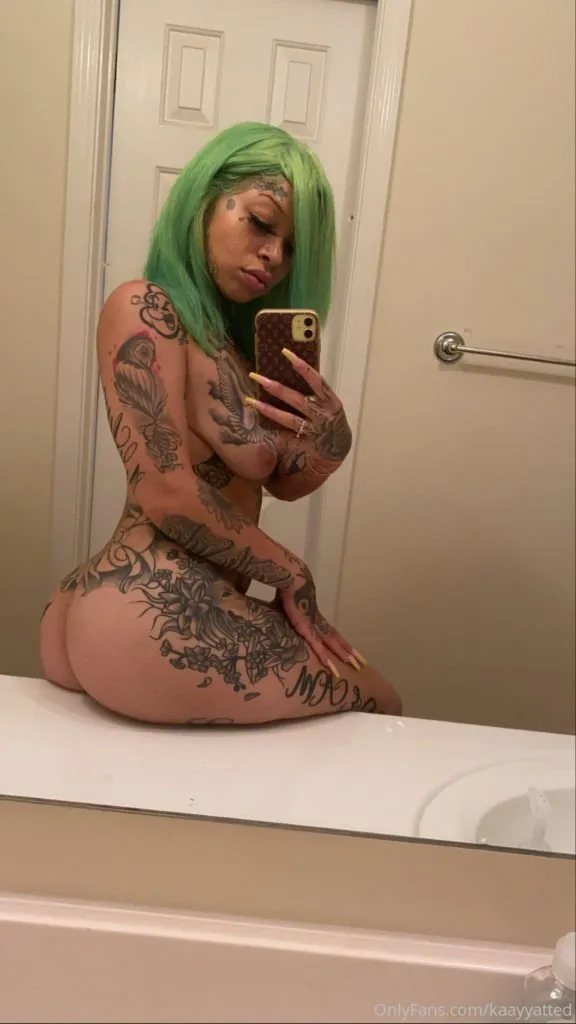 ghetto booty selfie