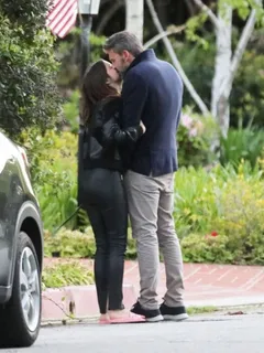 ben affleck and ana de armas out for a walk seen by paparazzi kissing.