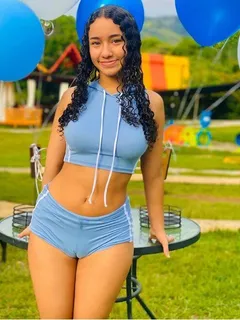 sexy latina teen cameltoe