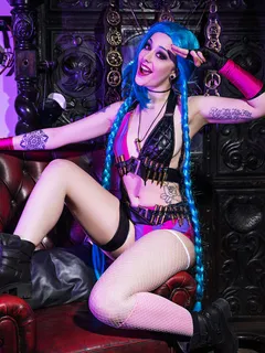 Alessa Savage in VR Cosplay X set LOL Jinx