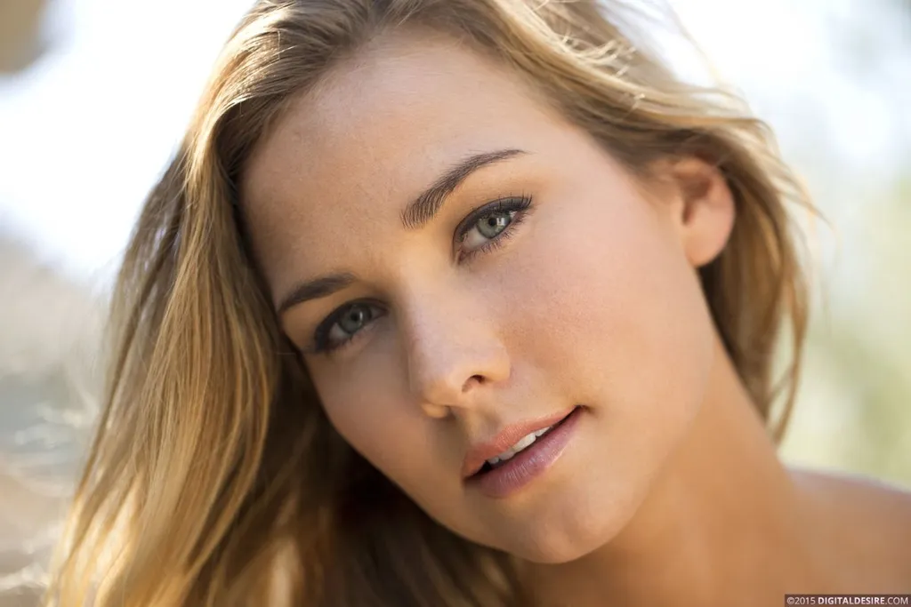 Courtney Dillon in Digital Desire set Sprawls Out