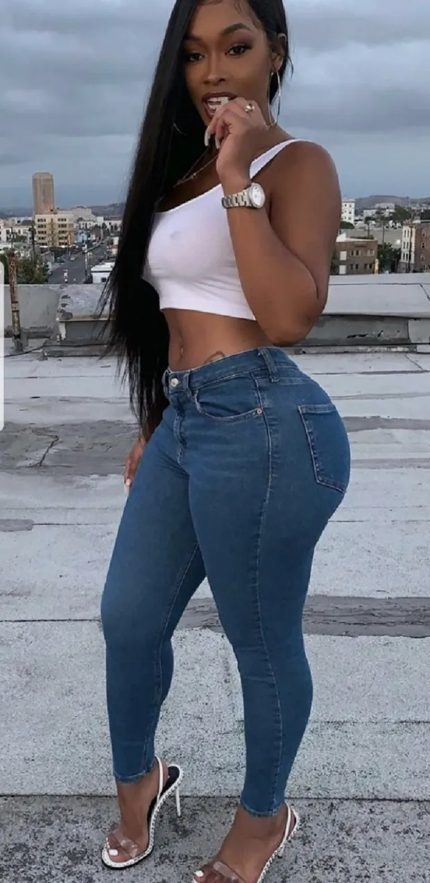 curvy thick ebony sexy in jeans