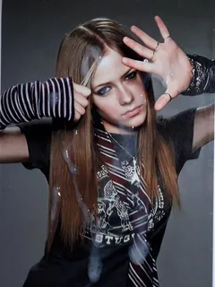 hot babe avril lavigne drenched