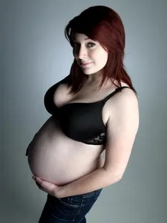 sexy redheaded pregnant chick