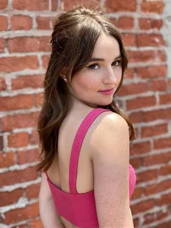 kaitlyn dever pink