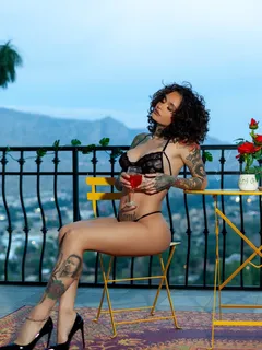 kehlani looking sexy in lingerie and heels