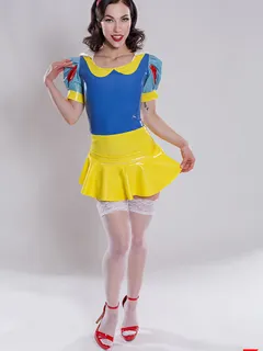 Diana Grace in VR Cosplay X set Snow White