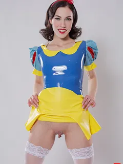 Diana Grace in VR Cosplay X set Snow White