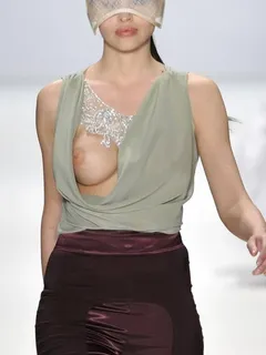 german model hana nitsche (no el filosofo) breast slips out of her top on runway 8 planetsuzyorg berlin fashionweek