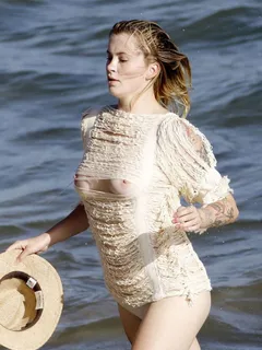 ireland baldwin – photoshoot at a beach in malibu 05/10/2017