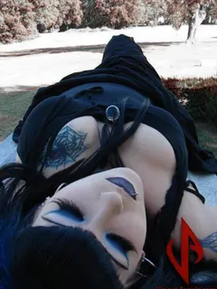 goth chick with tig ol bitties