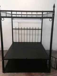 queen size alex bed with cage and corner rings