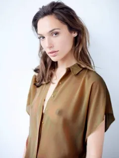 gal gadot boobs in see through shirt (possible x-ray)