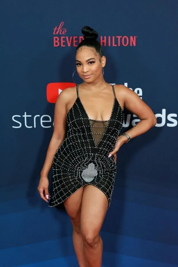 aliya janell braless boobs showing nice cleavage in a sexy little low cut dress at the streamy awards.