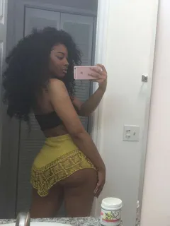 ebony pornstar osa lovely shows off her booty on hot selfie