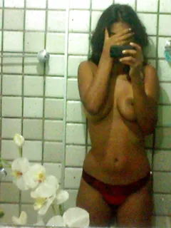 shy desi teen's selfie in the loo