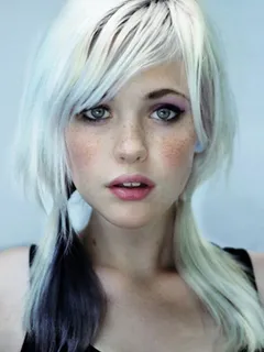 hot woman with dyed hair and cute eyes