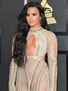 demi lovato pussy seen at the 59th grammy awards